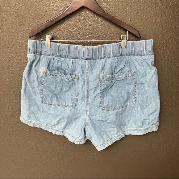 Torrid 3.5 Inch Pull-On Lightweight Denim High-Rise Short - Picture 9 of 16